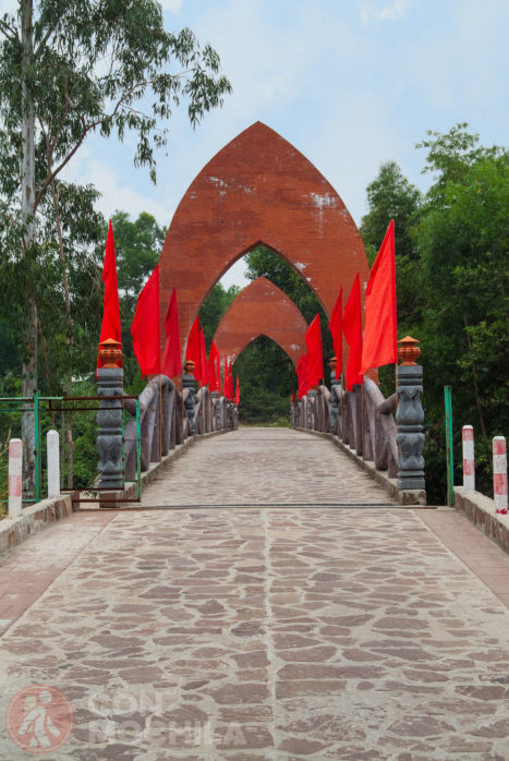 Puente de acceso a las ruinas de My Son