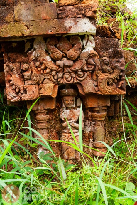 Ruinas entre la vegetación