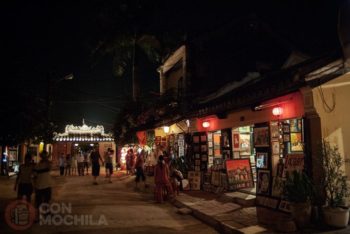 La bella Hoi An en la noche legendaria