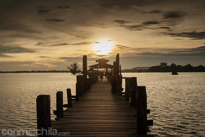 Atardecer sobre el puente