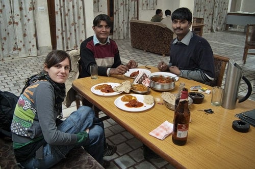 En la cena con Hussein y Raju