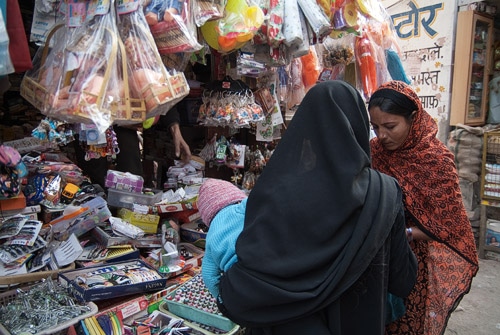Mujeres comprando