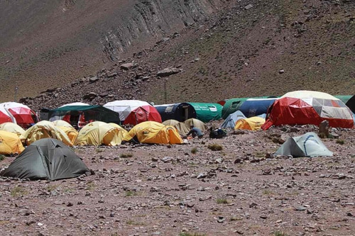 Tiendas en el campamento base