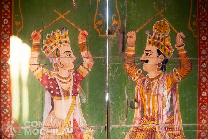 Detalle de las pinturas de las puertas