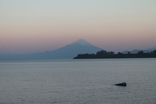 Atardecer en el volcán Osorno desde puerto Varas