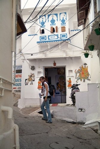 Seguimos por los callejones de Udaipur