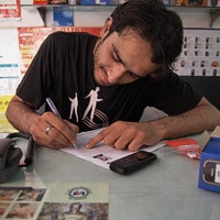 telefono movil india peq