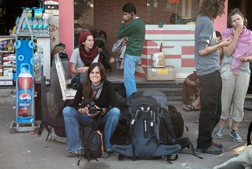 Esperando el bus con destino a Agra