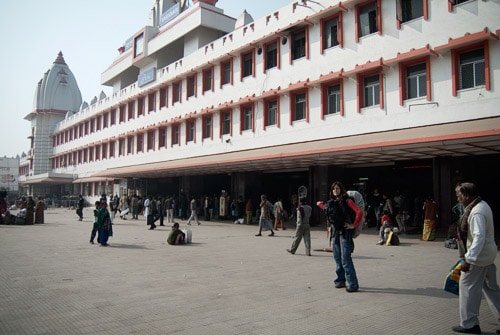 Llegada en la estación de trenes de Varanasi