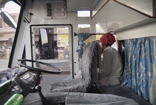 El conductor del sleeper bus