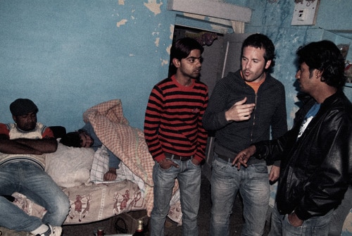 Negociando la vuelta a Jaisalmer, con Fabien sobado completamente