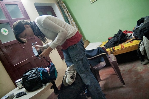 Preparativos después de la nochecita en la piedra-cama
