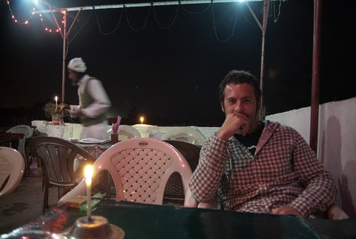 Esperando la cena con velas incluídas