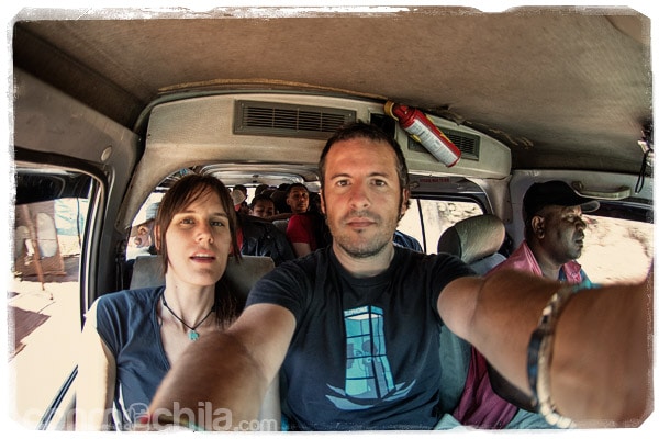 El interior del taxi-brousse desde la parte delantera