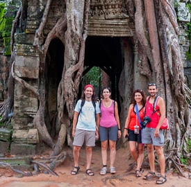 Paco, Esther, Vicente y Gemma en los templos de Angkor
