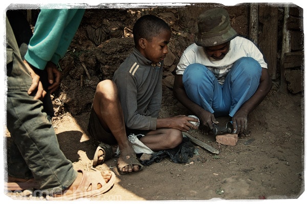 Haciendo una bola de petanca artesanal