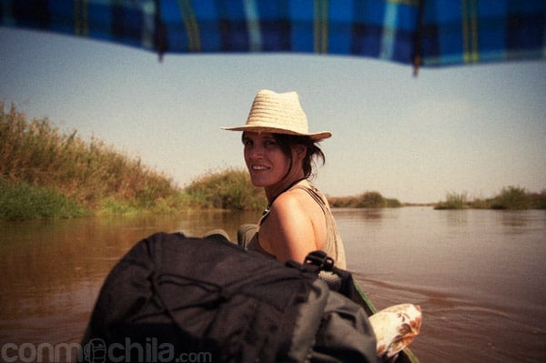 Protegerse del sol con sombrero...