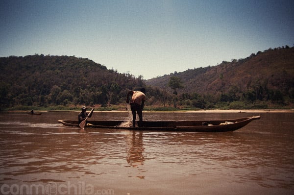 Pescadores haciendo su tarea...