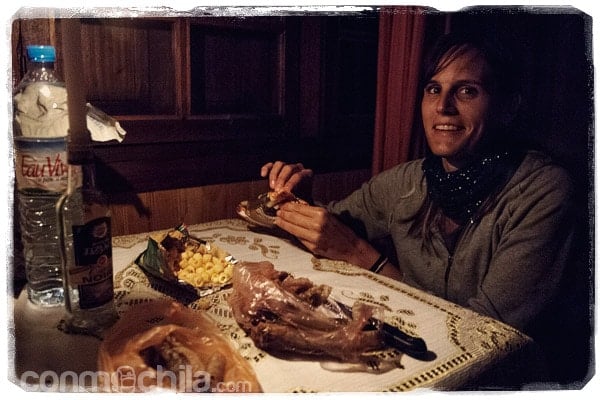 Cena a la luz de las velas en la habitación