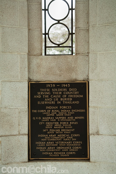 Placa conmemorativa de los soldados indios