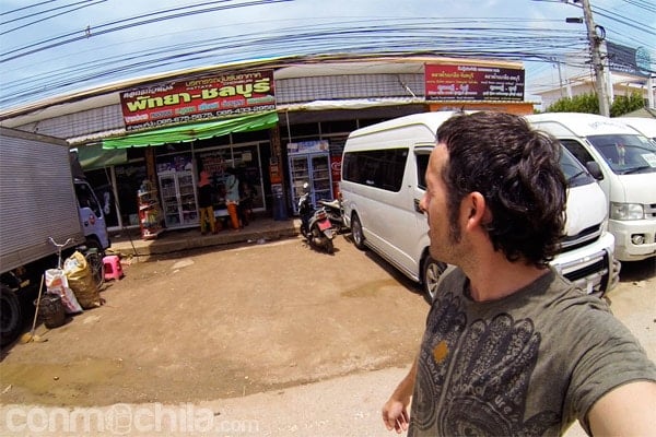 Oficina de la compañía de transporte en el lado de Tailandia