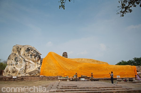 El enorme buda reclinado