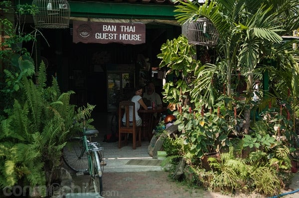 La terraza en la entrada de Ban Thai GH