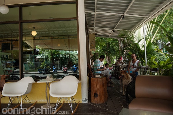 Otra vista de la terraza exterior