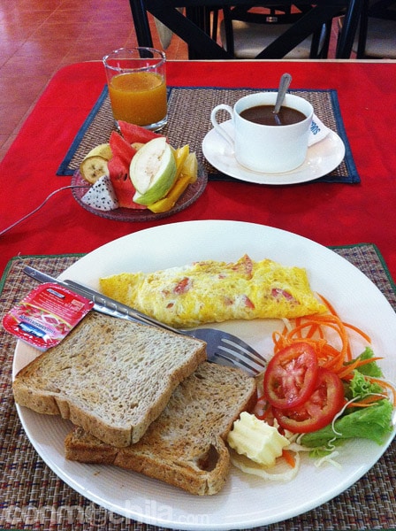 Un desayuno completo (100 THB)