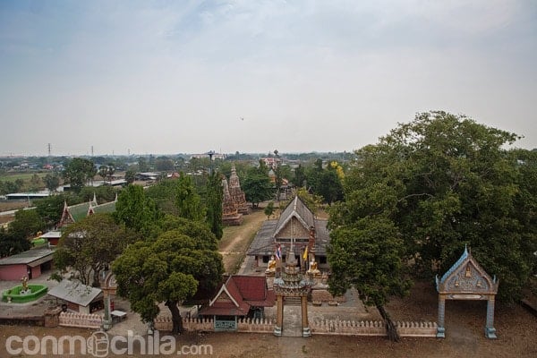 El templo adyacente