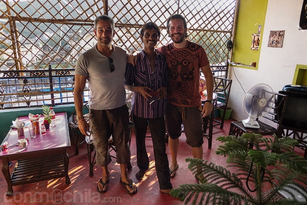 Con Javier y el dueño del Energy Café