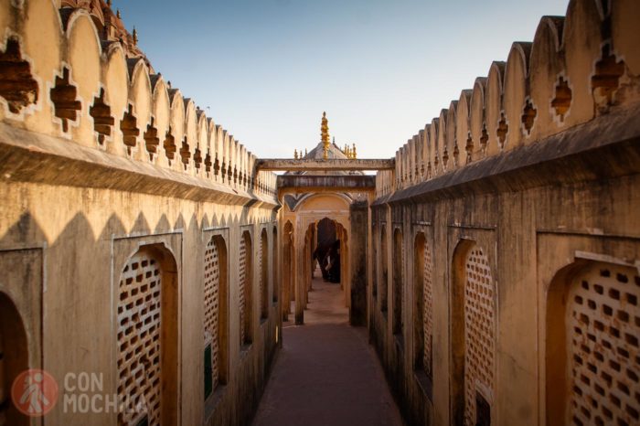 Uno de los pasillos del interior del Hawa Mahal