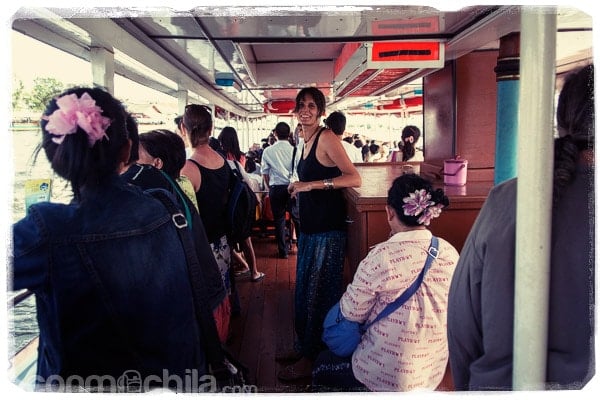 En el barco por los canales de Bangkok
