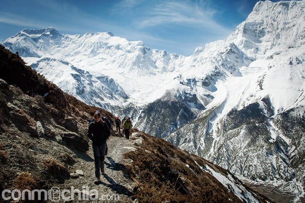 Carme durante el trekking por el circuito de los Annapurnas