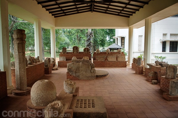 Estatuas en la parte exterior del museo