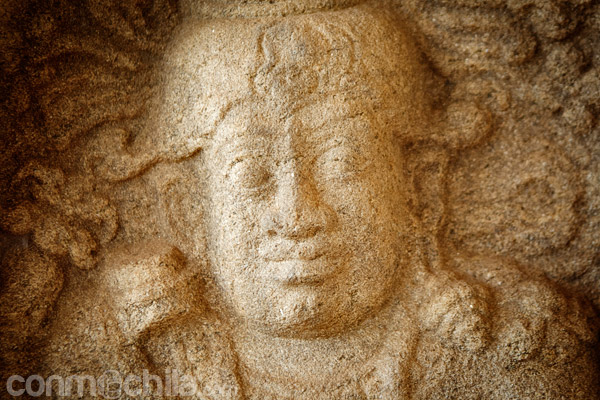 Detalle de una de las estatuas