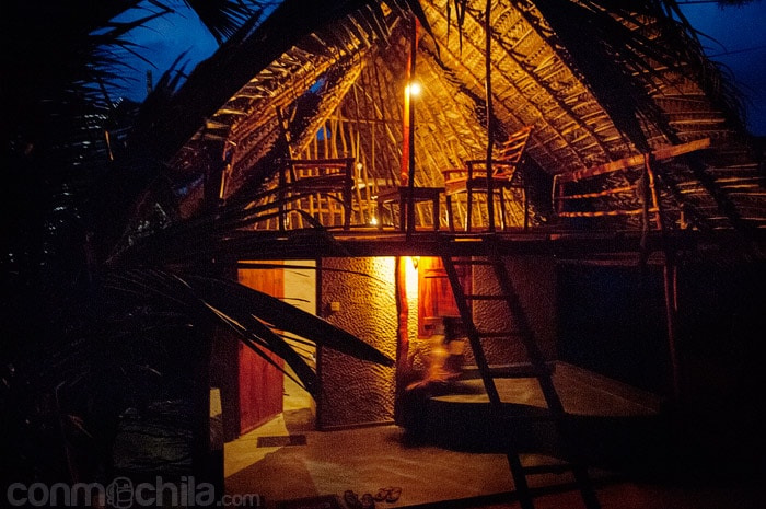 Y la cabaña de noche