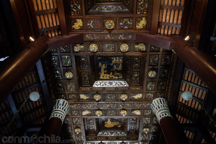 Detalle del adornado techo
