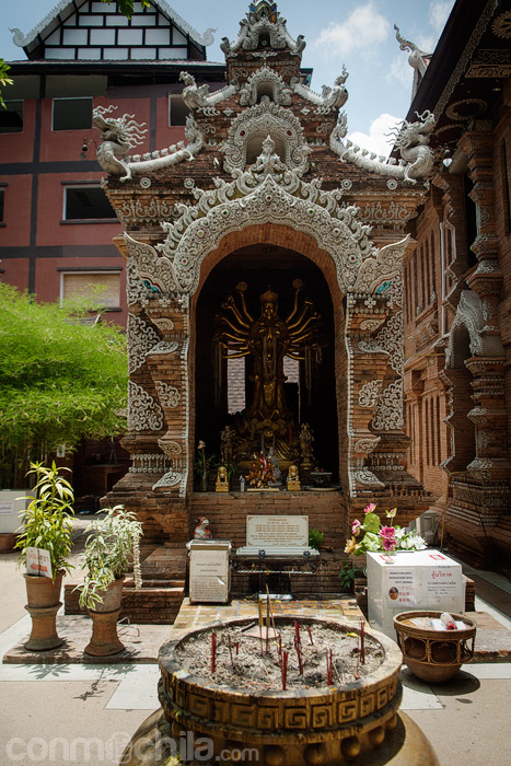 Una de las estatuas