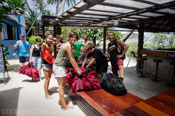 Recogiendo als mochilas con nuestro equipo