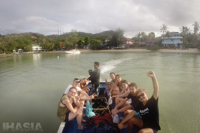 Otro viajecito de la playa a la barca con toda la tropa