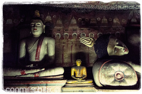 Interior de las cuevas de Dambulla