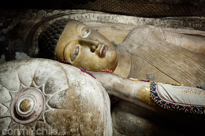 Figura de Buda reclinado