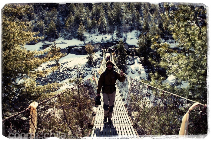 Toni en uno de los muchos puentes