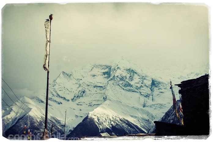 Las nubes intentando tapar la cara del Annapurna II