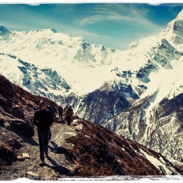 Subiendo bajo la atenta mirada del Annapurna IV