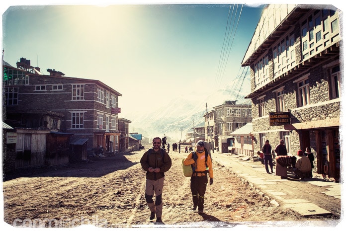 Toni y Yam a la salida de Manang
