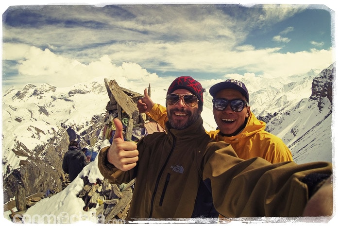 Yam y Toni en lo alto de la pequeña montaña