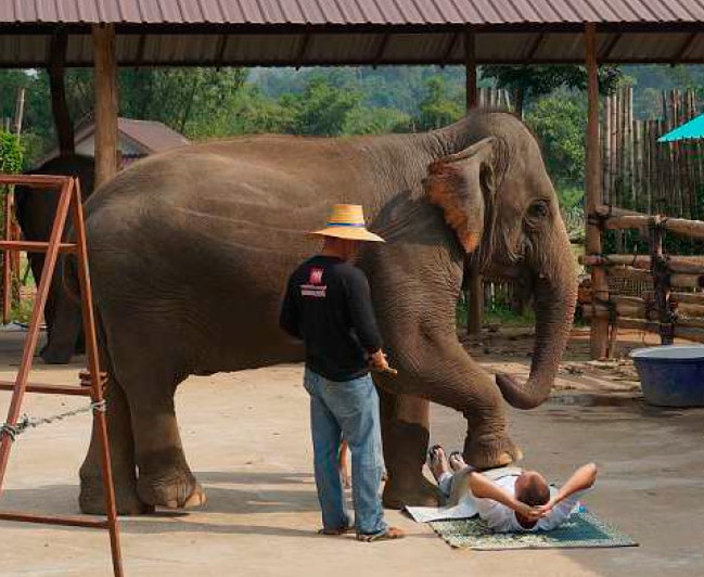 Kam Kaew haciendo "turistadas"