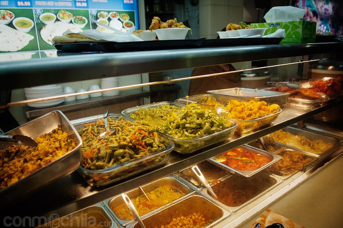 Mostrador con comida india